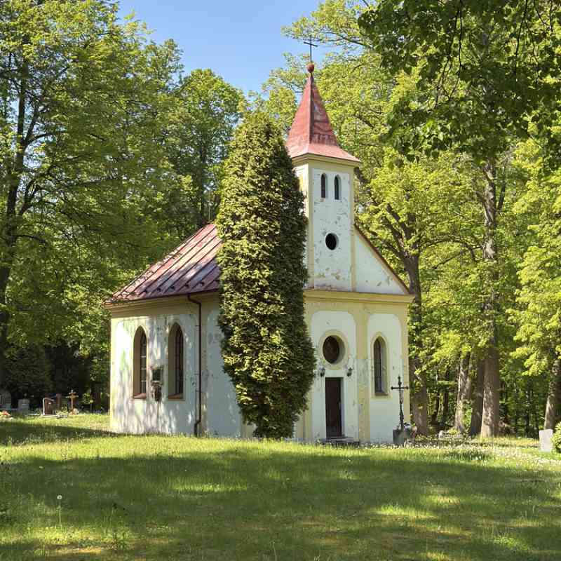 Nová návštěvní doba hřbitova ve Staré Roli
