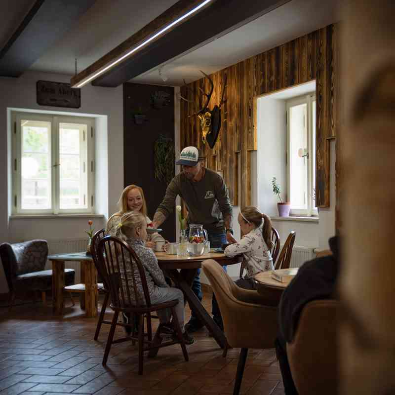 Kavárna na Svatém Linhartu bude 22. a 23. září z provozních důvodů uzavřena