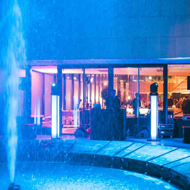 Myslivecký ples Karlovarský jelen se poprvé uskutečnil ve Vřídelní kolonádě