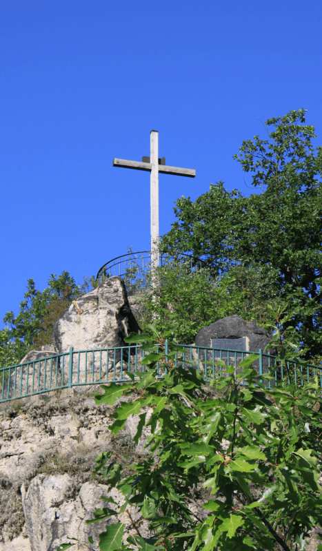 Kříž na skále