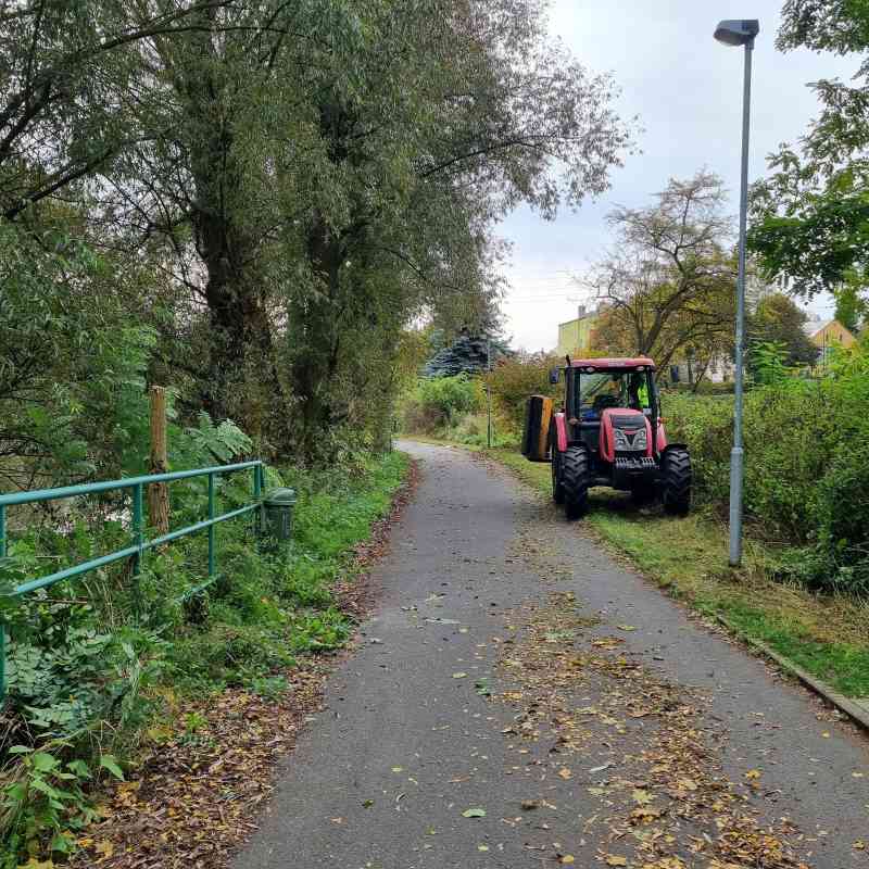 Cyklostezky ve městě jsou pravidelně udržovány díky finanční podpoře z Karlovarského kraje