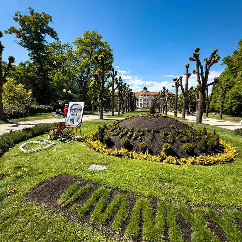 Ve Smetanových sadech vzniklo pietní místo k uctění památky Jiřího Bartošky