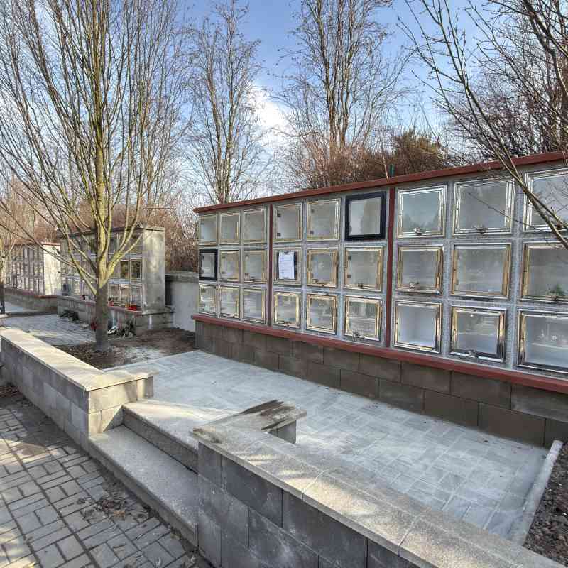 Oprava kolumbárií na hřbitově Růžový vrch