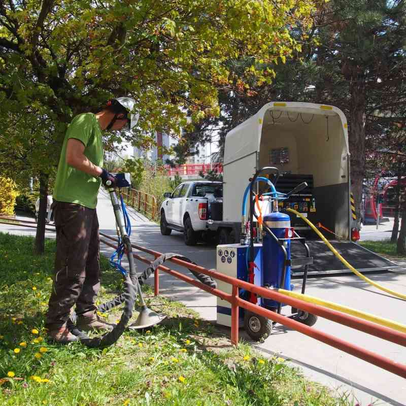 Vitalitu vybraných stromů ve městě vylepší půdní injektáž